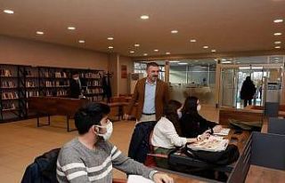 Sincan Belediye Başkanı Ercan millet kıraathanesinde...