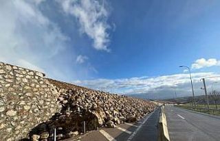 Sinop-Samsun karayolunda 200 metrelik istinat duvarı...