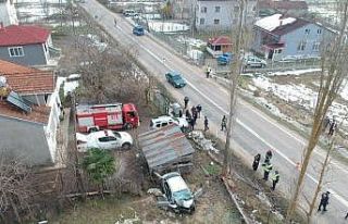 Sinop’ta otomobil ağaca çarptı: 2 ölü