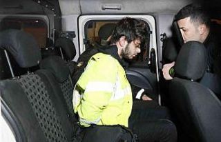 Sokak ortasında tartıştığı şahsı silahla vurdu,...