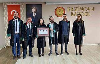 Stajyer avukatlar ruhsatnamelerini aldı