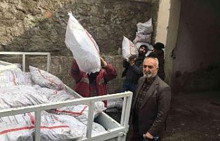 Suriyelilere kömür yardımı