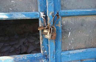 Tahta kapıdaki 4 kilit görenleri gülümsetti