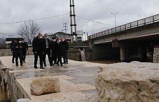 Tarihi Roma köprüsünün restorasyonu sürüyor