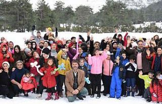 Tarsus’ta bin 200 rakımda çocukların kar eğlencesi