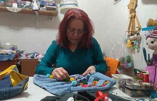 Tasarımları ile atık malzemeleri giysi ve aksesuara...