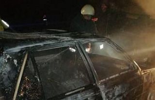Tavşanlı’da seyir halindeki otomobil alev alev...
