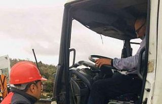 Tıra çarpan kamyonun sürücüsü yaralandı