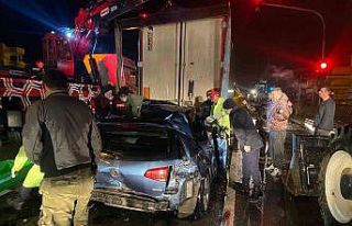 TIR’ın altına giren otomobil sürücüsü öldü