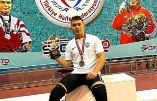 Toptaş 275 kilo kaldırarak Türkiye ikincisi oldu