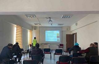 Trafik ekiplerinden okul servis şoförlerine seminer