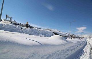 Tunceli’nin Ovacık ilçesi kardan kayboldu