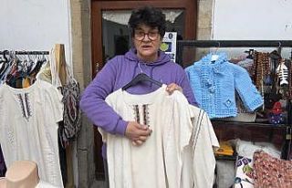 Turistlerin ilgi odağı "keten işlemeler"
