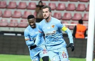 Uğur Demirok kendini affettirdi