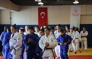 Ümit Milli Kadın Judo Takımı, Burdur’da kampa...