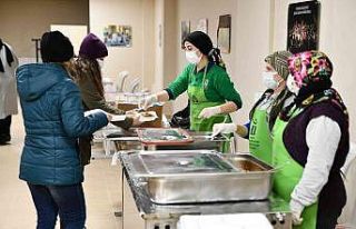 Üniversitelilere ücretsiz yemek hizmeti 3 noktada...