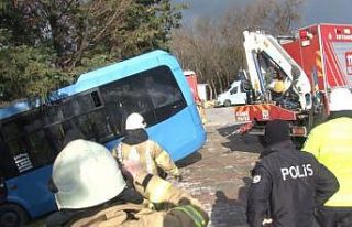 Üsküdar’da freni boşalan minibüs, rampadan E-5...