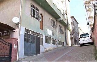 Üsküdar’da ilginç bina: Kapısı var, çıkışı...