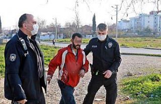 Üst geçit asansör kabininden demir çalarken yakalandı,...