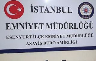 Uyuşturucu satıcıları silah zoruyla iki kişiyi...