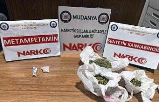 Uyuşturucu tacirleri kıskıvrak yakalandı