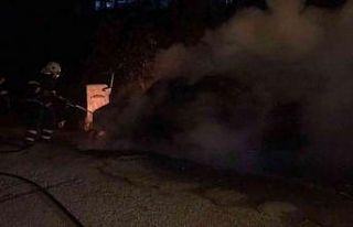 Uzunköprü’de park halindeki araç alev alev yandı