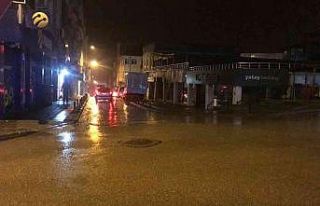 Uzunköprü’de sağanak yağış etkili oluyor