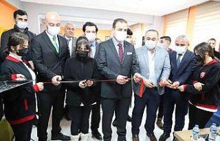 Vali Akbıyık ‘Gençlik ve Gelecek’ temalı söyleşiye...