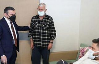 Vali Atay hastaları ziyaret etti