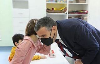 Vali Atay minik öğrencilere misafir oldu