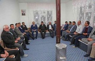 Vali Çelik, Aslanapalı muhtarlarla bir araya geldi