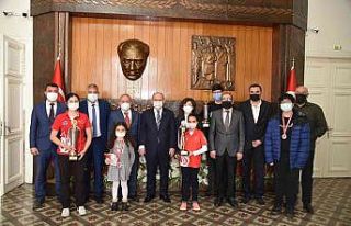 Vali Karadeniz, milli takıma seçilen satranç sporcularını...