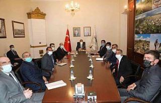 Vali Öksüz muhtarlarla buluştu