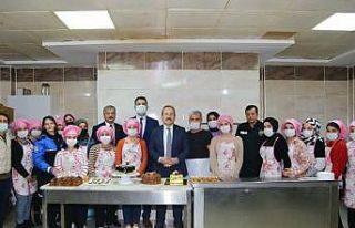Vali Pehlivan, Cizre’de pasta yapımı ve sunumu...