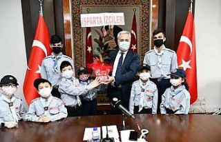 Vali Seymenoğlu, izcileri ağırladı