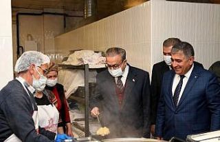 Vali Su, Tarsus’ta Hızır Lokması dağıtım etkinliğine...