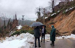 Vali Tutulmaz heyelanın yaşandığı yolu inceledi