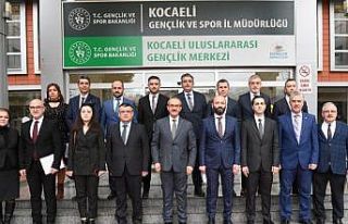 Vali Yavuz’dan Gençlik ve Spor İl Müdürlüğü’ne...