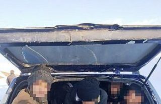Van’da polisten kaçan kamyonette 18 kaçak göçmen...