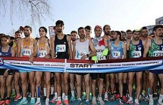 Vanlı atletler maratondan 2 madalyayla döndüler