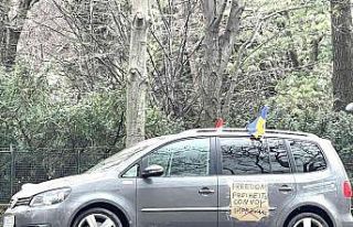 Viyana’da aşı karşıtı araçlı protestoya polis...