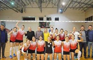 Voleybolda Ayvalıkgücü lige damgasını vurdu