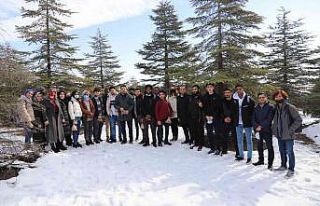 Yabancı uyruklu öğrenciler hayvanlar için doğaya...