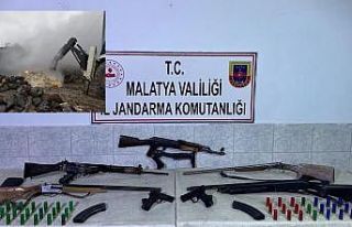 Yangın çıkan ahırda çok sayıda silah ele geçirildi