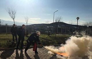 Yangın eğitimini uygulamalı gördüler
