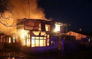 Yangında mağdur olan aileye Kızılay yalnız bırakmadı