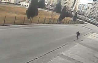 Yaşlı kadının cüzdanını alarak böyle kaçtı