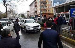Yaya geçidine park edip kazaya davetiye çıkardı