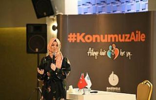 Yazar Hatice Kübra Tongar, vatandaşlarla buluştu