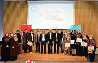 Yazarlık okulu mezunlarını verdi
